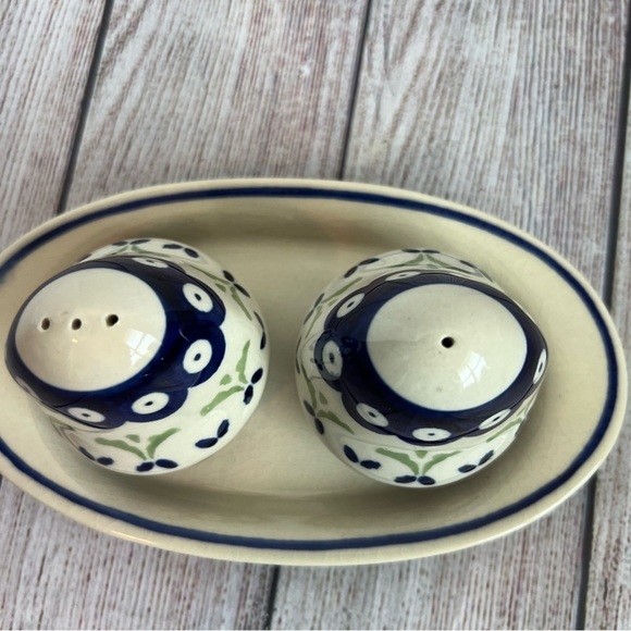 Boleslawiec Polish Unikat Pottery Floral Salt & Pepper Set with Tray - Picture 2 of 6